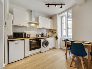 Fridge, oven, coffee/tea maker, toaster