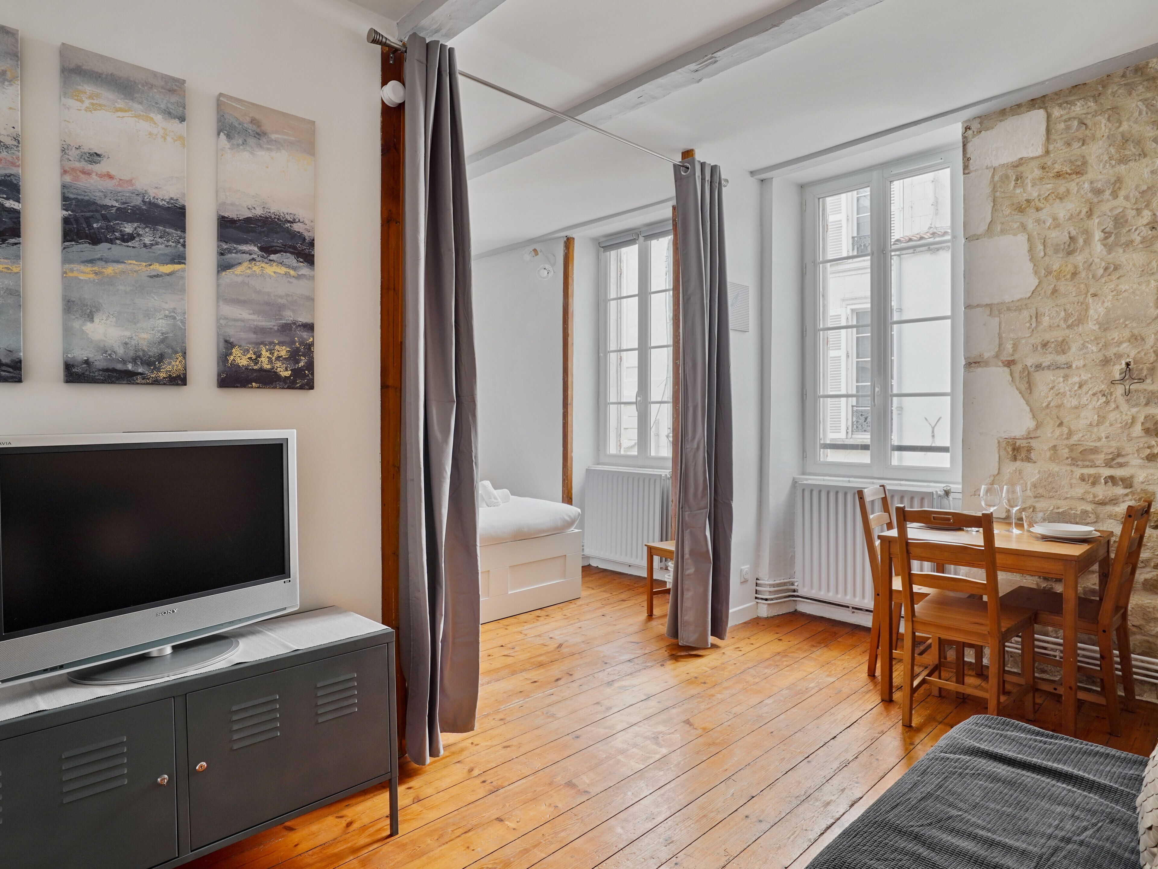 Large and charming studio in the heart of La Rochelle - Welkeys