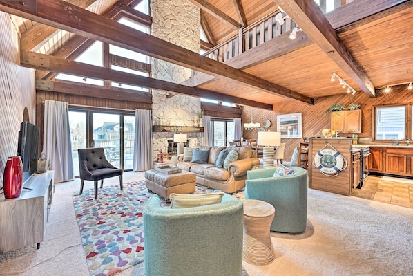 TV, fireplace