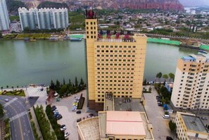 Exterior - Hongrui Holiday Hotel (Linxia)