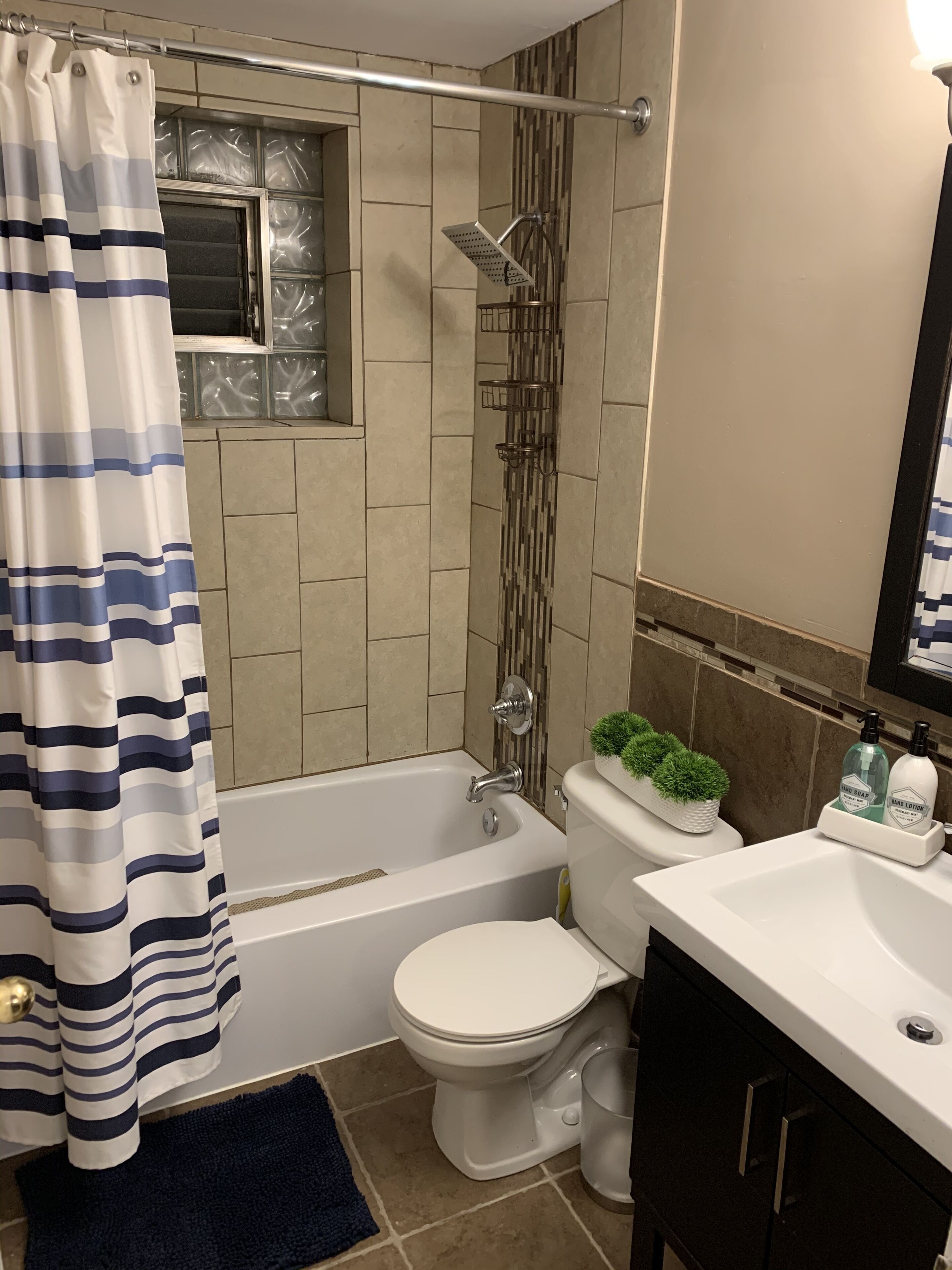 Fast internet 2 Bedroom condo with heated floors