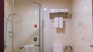 A bathroom with a glass shower enclosure, a toilet, and a towel rack with two towels. - Huifeng Hotel (Shaoguan)