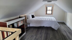 2 bedrooms, iron/ironing board, free WiFi, bed sheets - Charming 2 Bed backyard guesthouse close to Peekskill, WestPoint, & trails. (Cortlandt Manor)