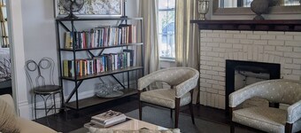 Downtown Victorian Flat Great Location and free Parking
