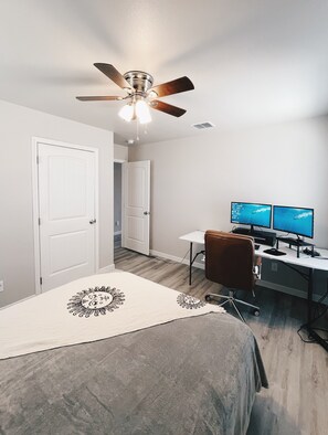 3 Schlafzimmer, Schreibtisch, kostenloses WLAN, Bettwäsche