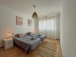 3 habitaciones, tabla de planchar con plancha y wifi gratis