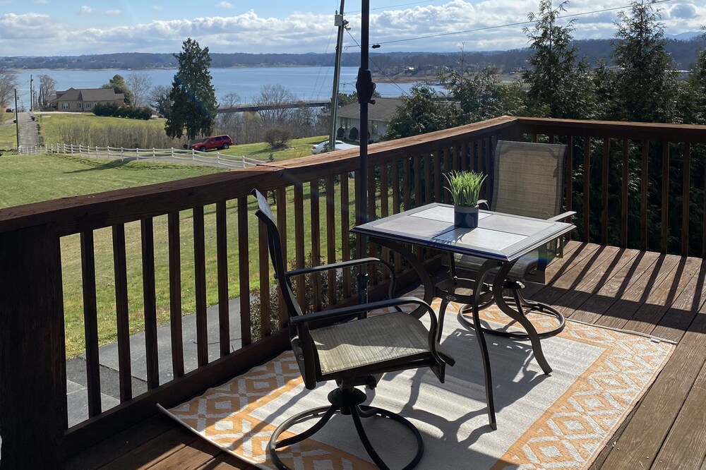 Lake view with pool “No Wake Zone”