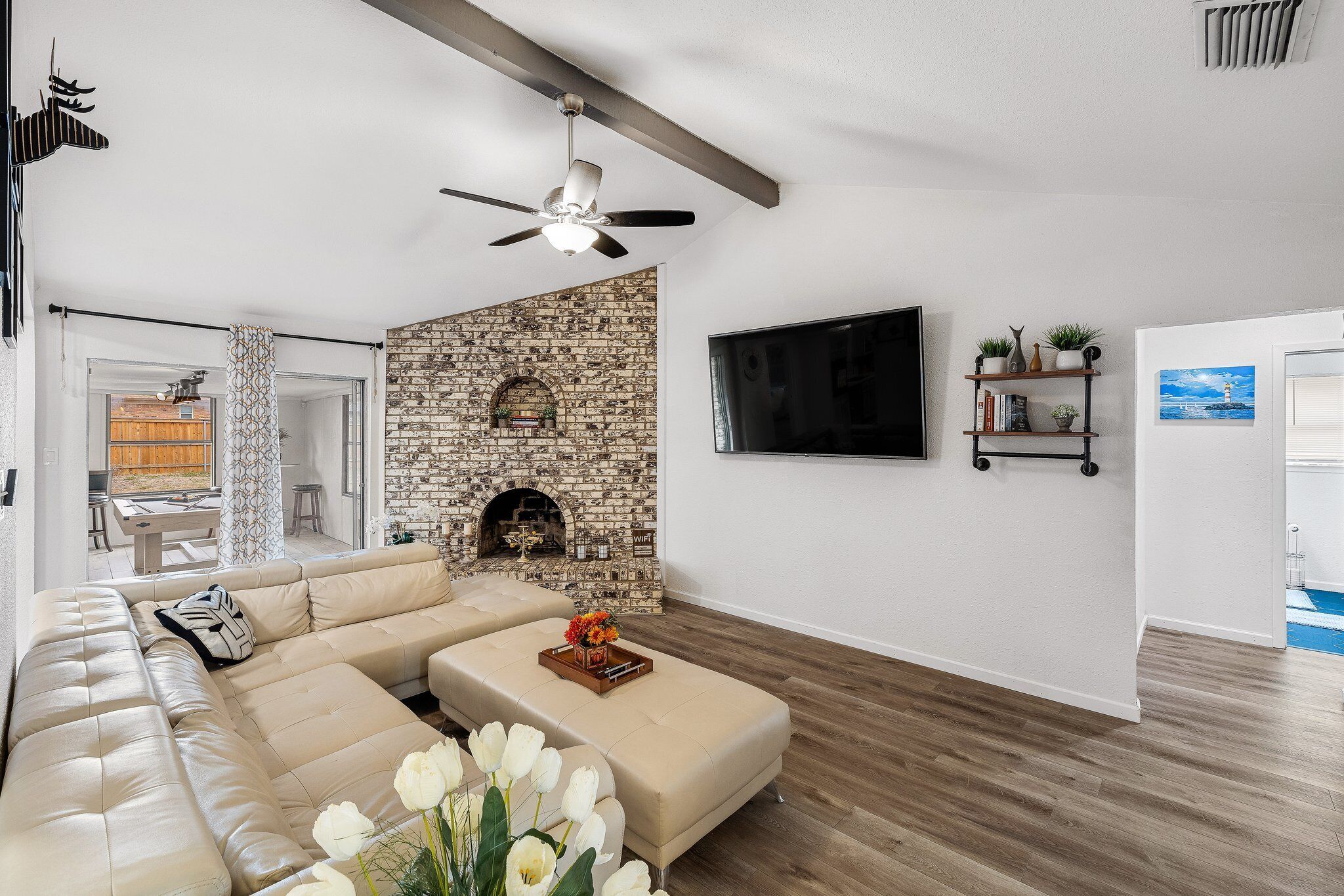 Cozy & Bright Family Oasis ~ Spacious~ Pool Table