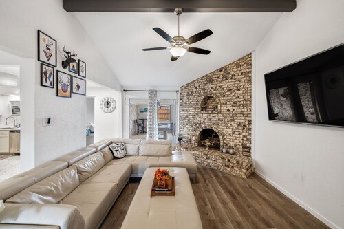 Cozy & Bright Getaway Home. Perfect Family Escape