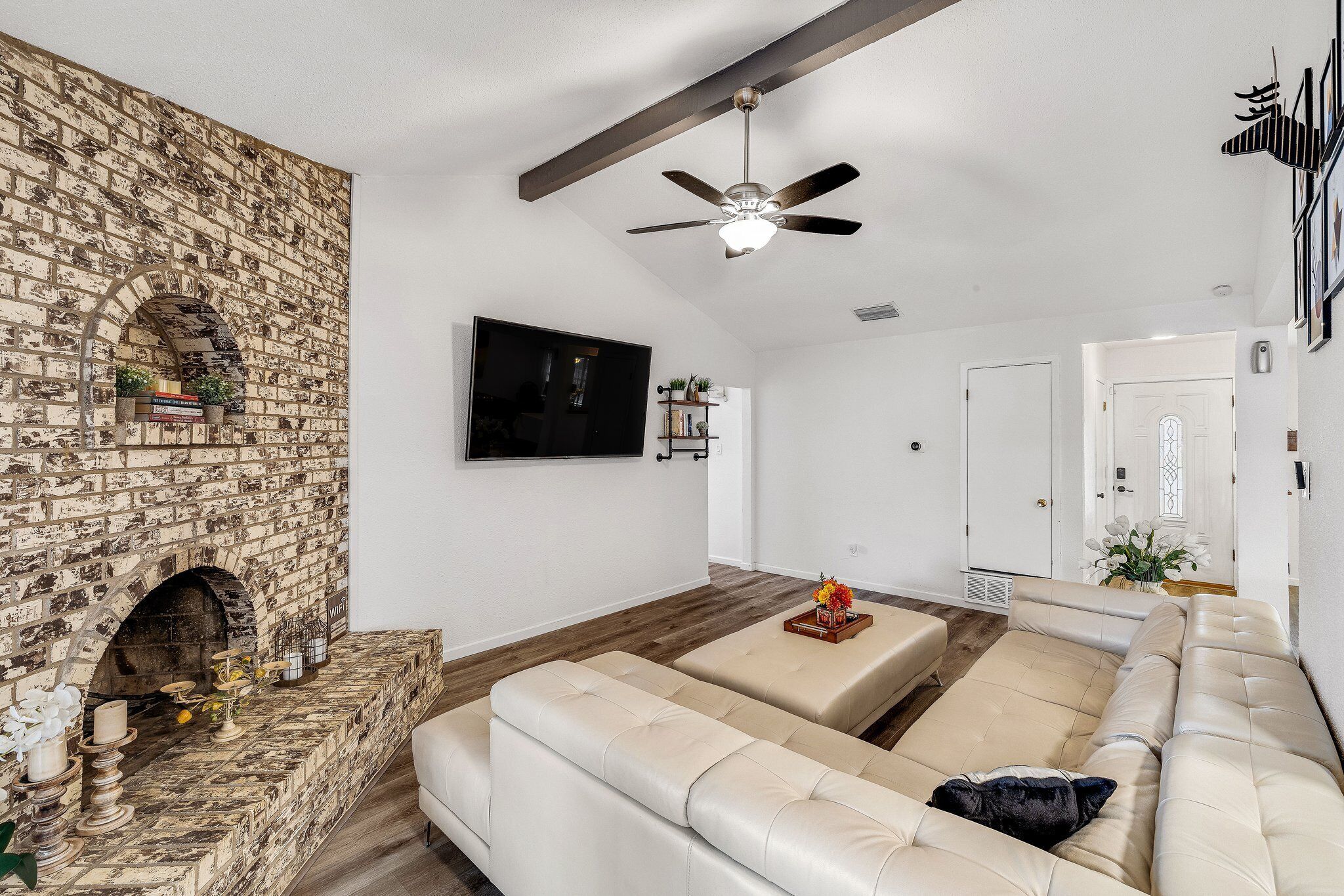 Cozy & Bright Family Oasis ~ Spacious~ Pool Table