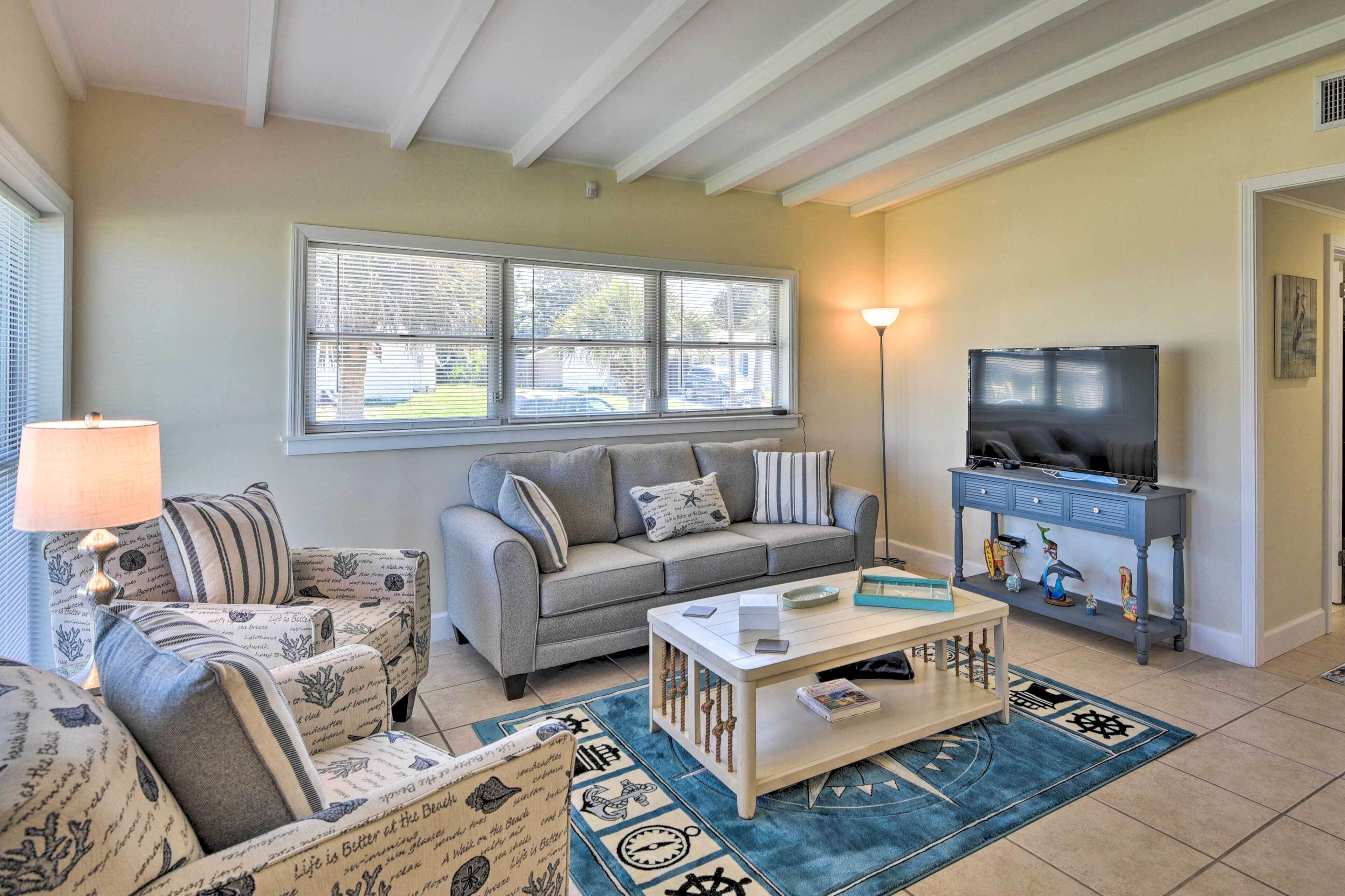 Single-Story Ormond Beach Home, Walk to Water