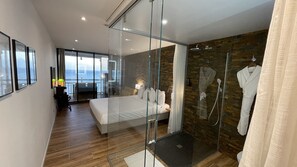 1 bedroom, desk, iron/ironing board, free WiFi - 115| The Okavango Blue Studio| Le Diamant <br>Tourist home (Le Diamant)