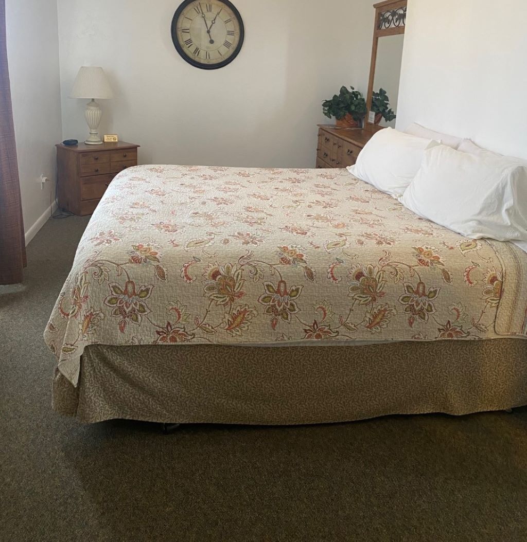 Cozy Motel Room within 5 minutes of Glendo Recreational Area
