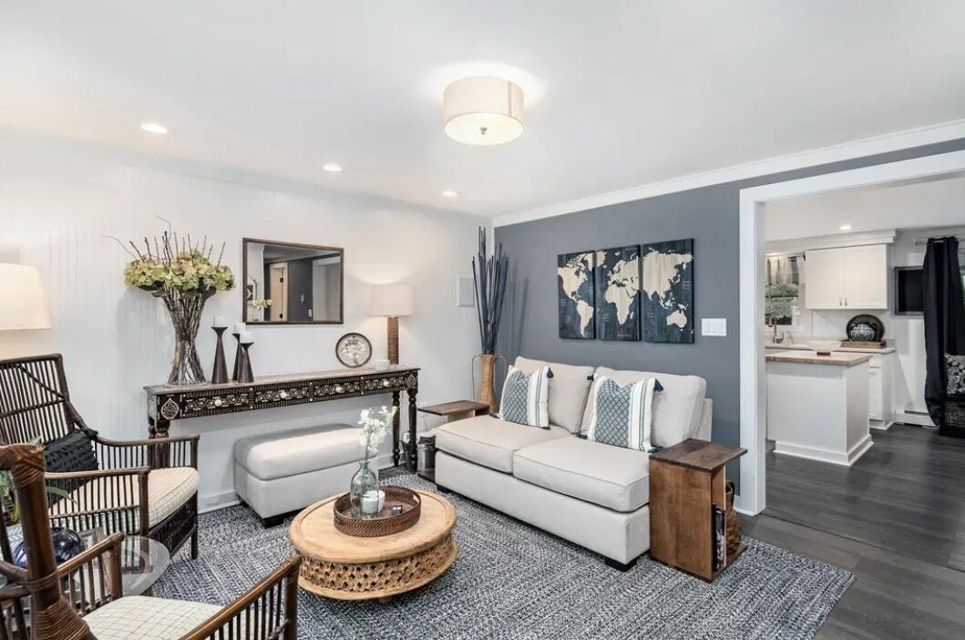 Charming Three Oaks Cottage - dog friendly with a fenced yard an hot tub!