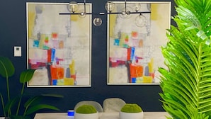 Interior - The Stadium House: Luxurious, Modern, Fun Home! (Miami Gardens)
