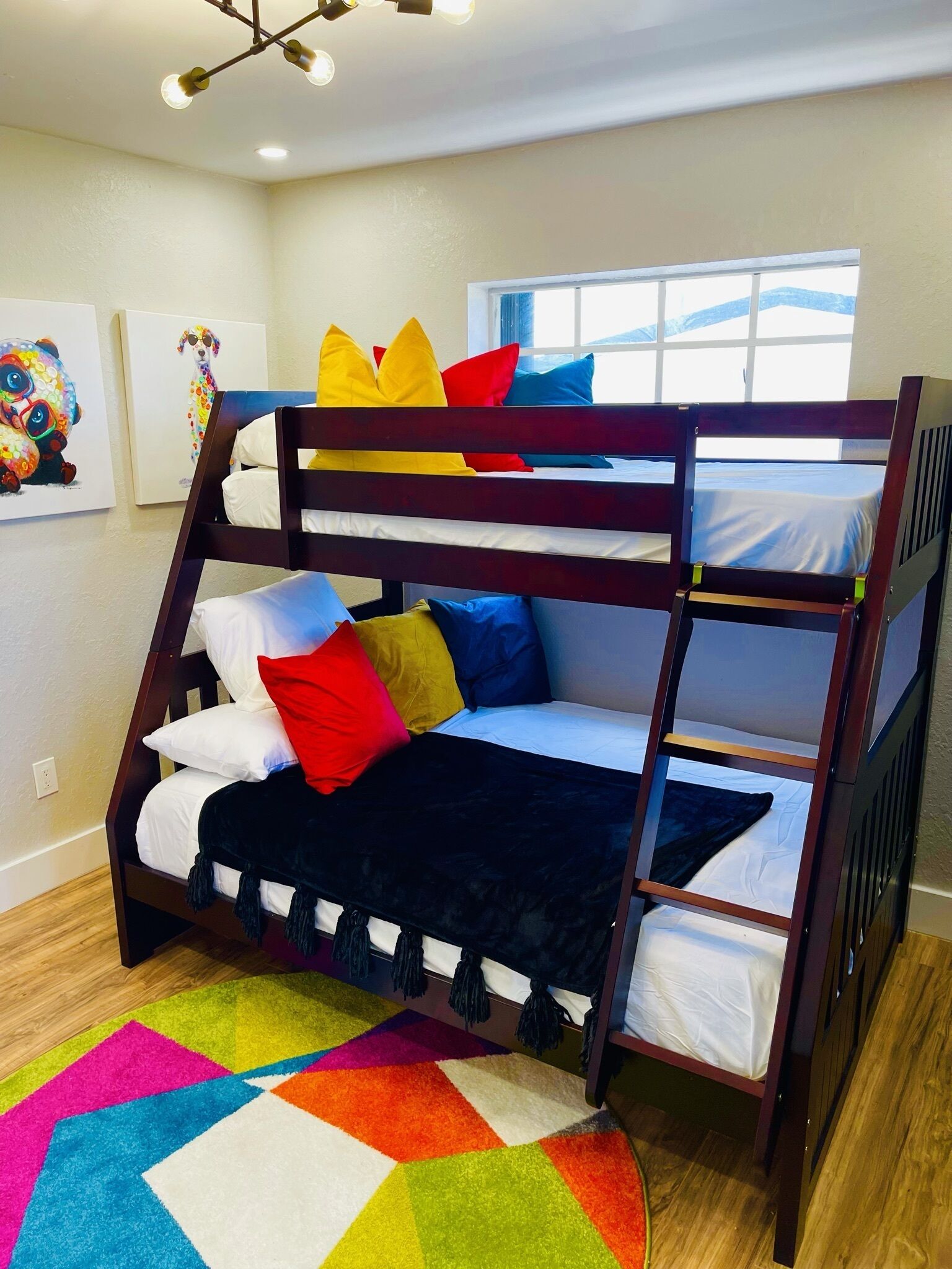 The Stadium House: Luxurious, Modern, Fun Home!