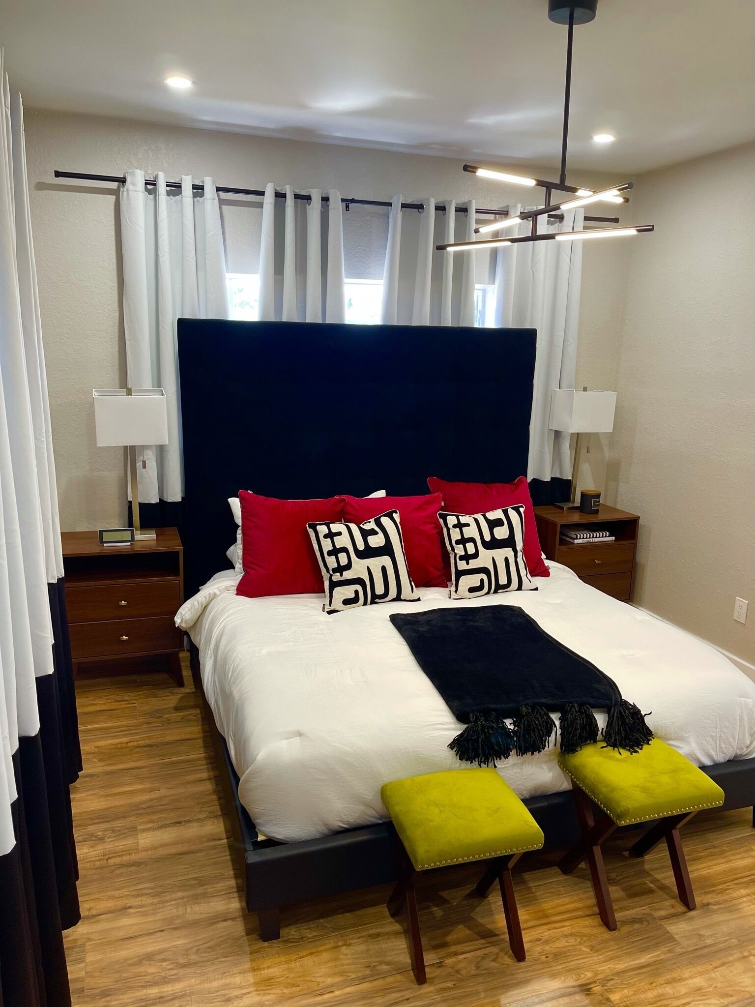 The Stadium House: Luxurious, Modern, Fun Home!