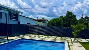 Pool - The Stadium House: Luxurious, Modern, Fun Home! (Miami Gardens)