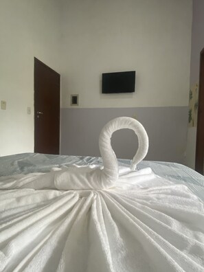 Desk, free WiFi, bed sheets - Pousada Meraki Beach (Caraguatatuba)
