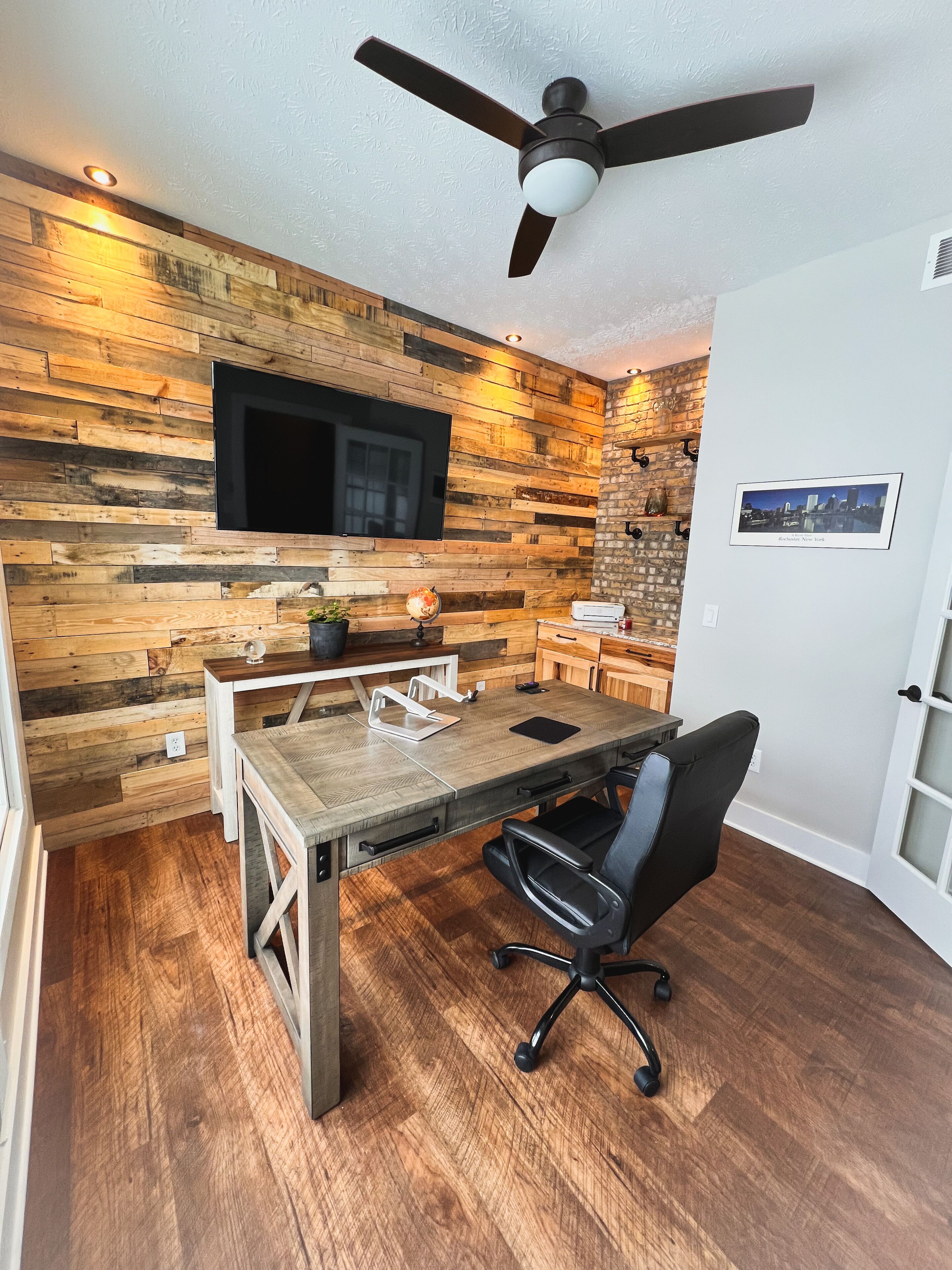 2 Bedroom Townhouse, Airport, Home Office 