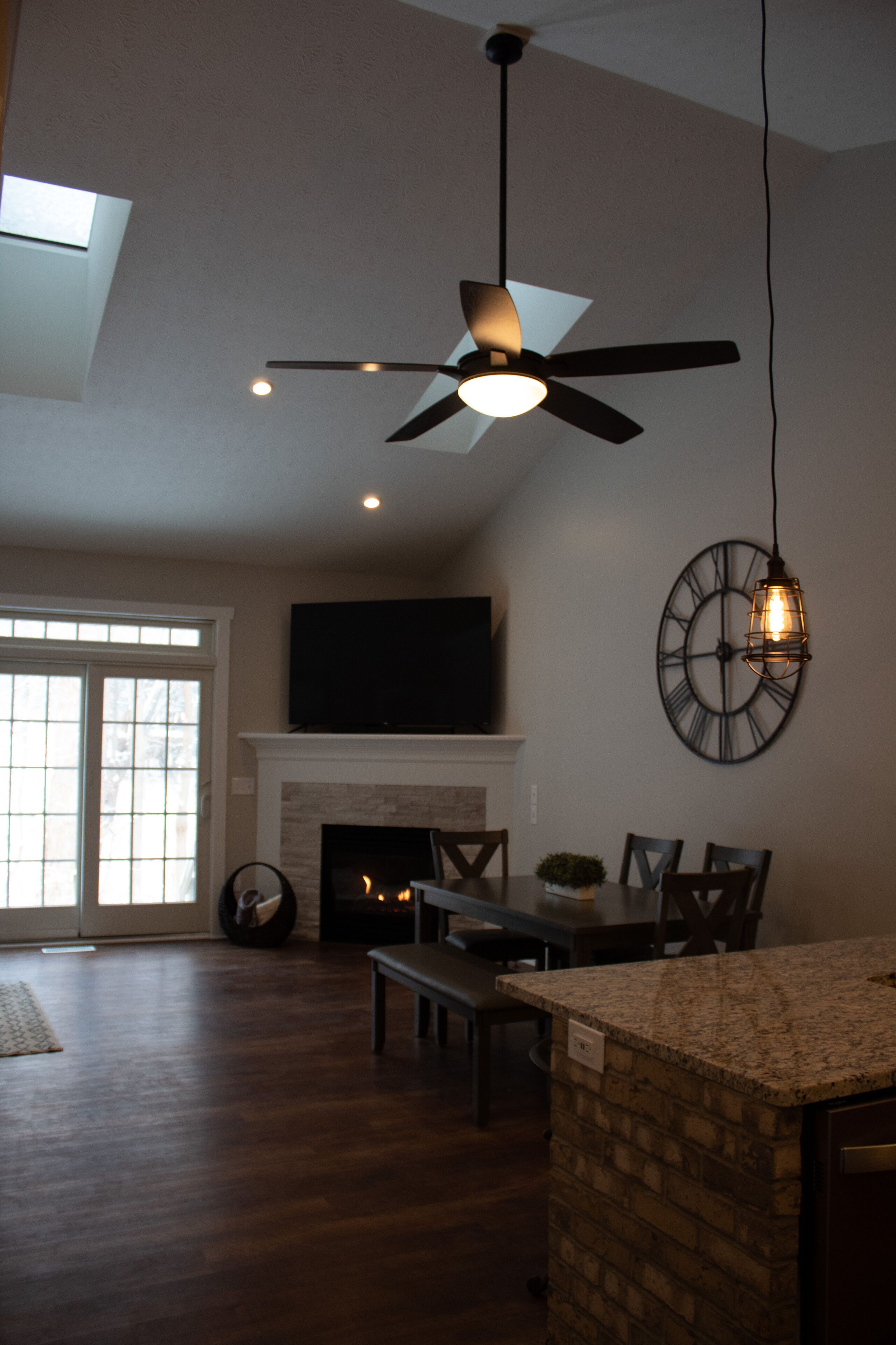 2 Bedroom Townhouse, Airport, Home Office 