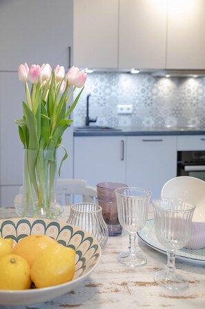 Kühlschrank, Ofen, Herdplatte, Geschirrspüler