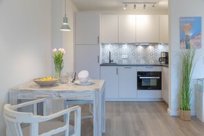 Kühlschrank, Ofen, Herdplatte, Geschirrspüler