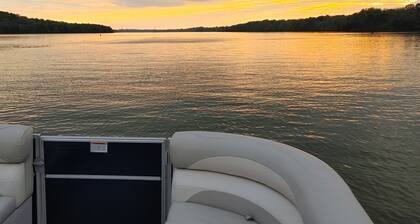 Lakefront Home w/ Dock on Old Hickory Lake