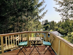 Outdoor dining - Contemporary House with Ocean View Decks (Shelter Cove)