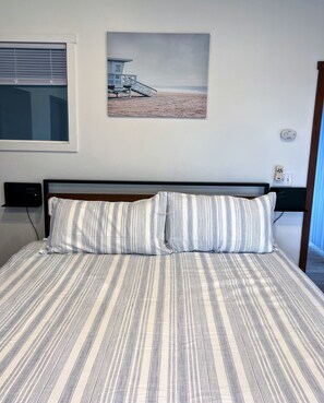 2 bedrooms, desk, soundproofing, free WiFi