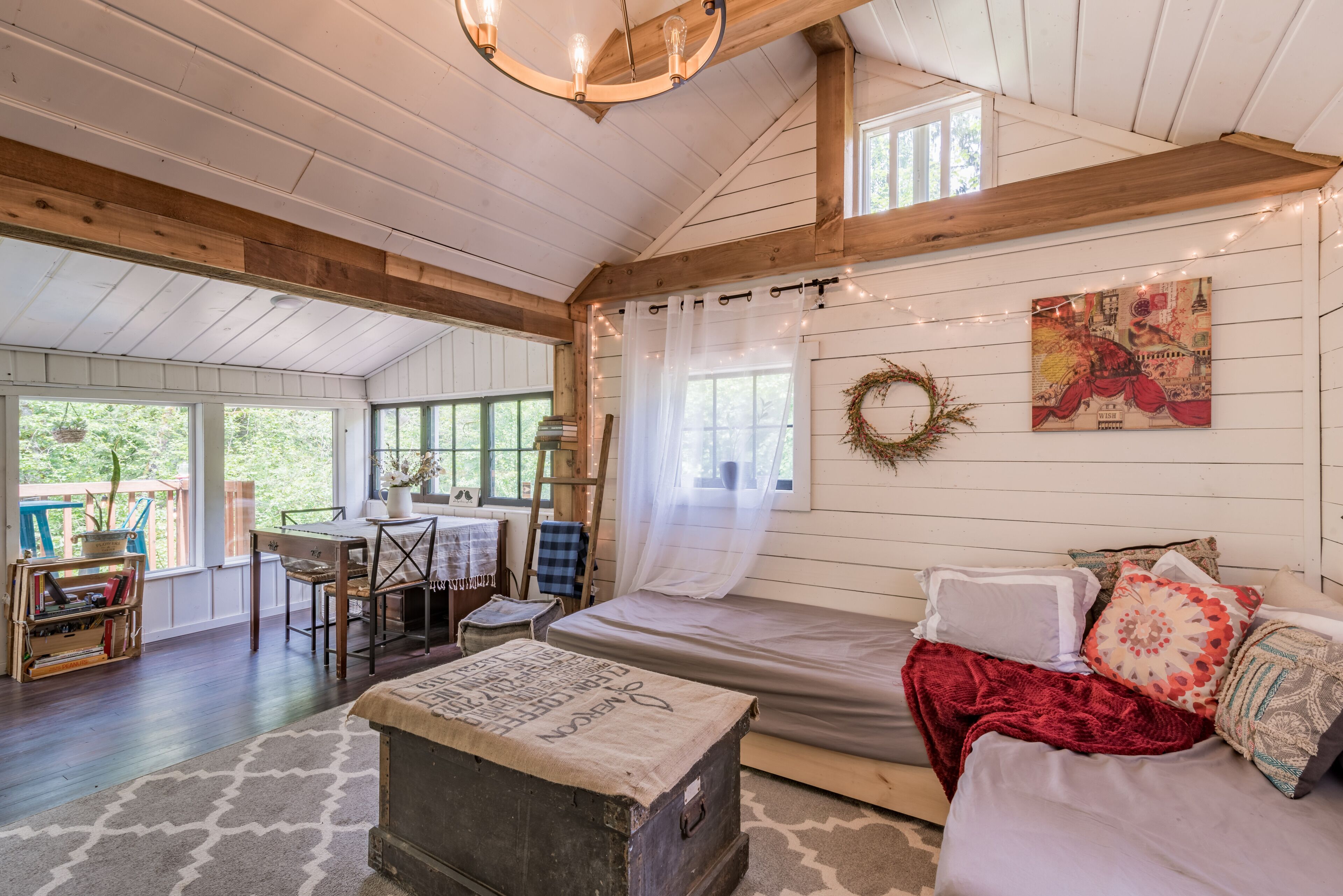 RIVERSIDE Cottage on the East Fork Lewis River