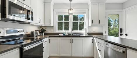 Micro-ondes, four, plaque de cuisson, lave-vaisselle