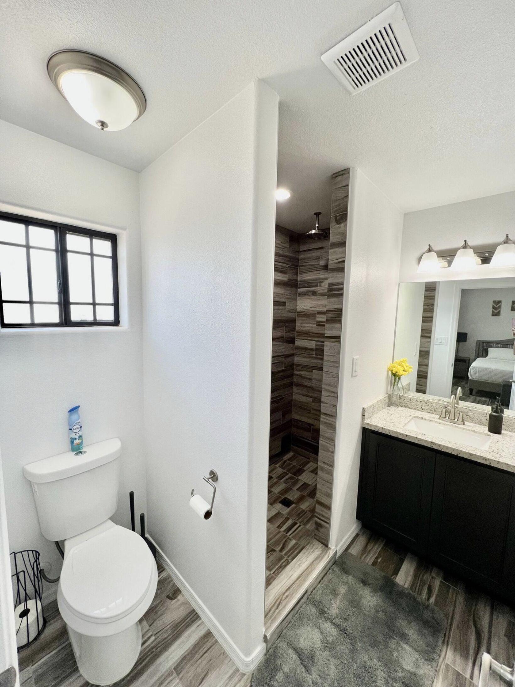 New Modern home w/RV access and Garage Access. 