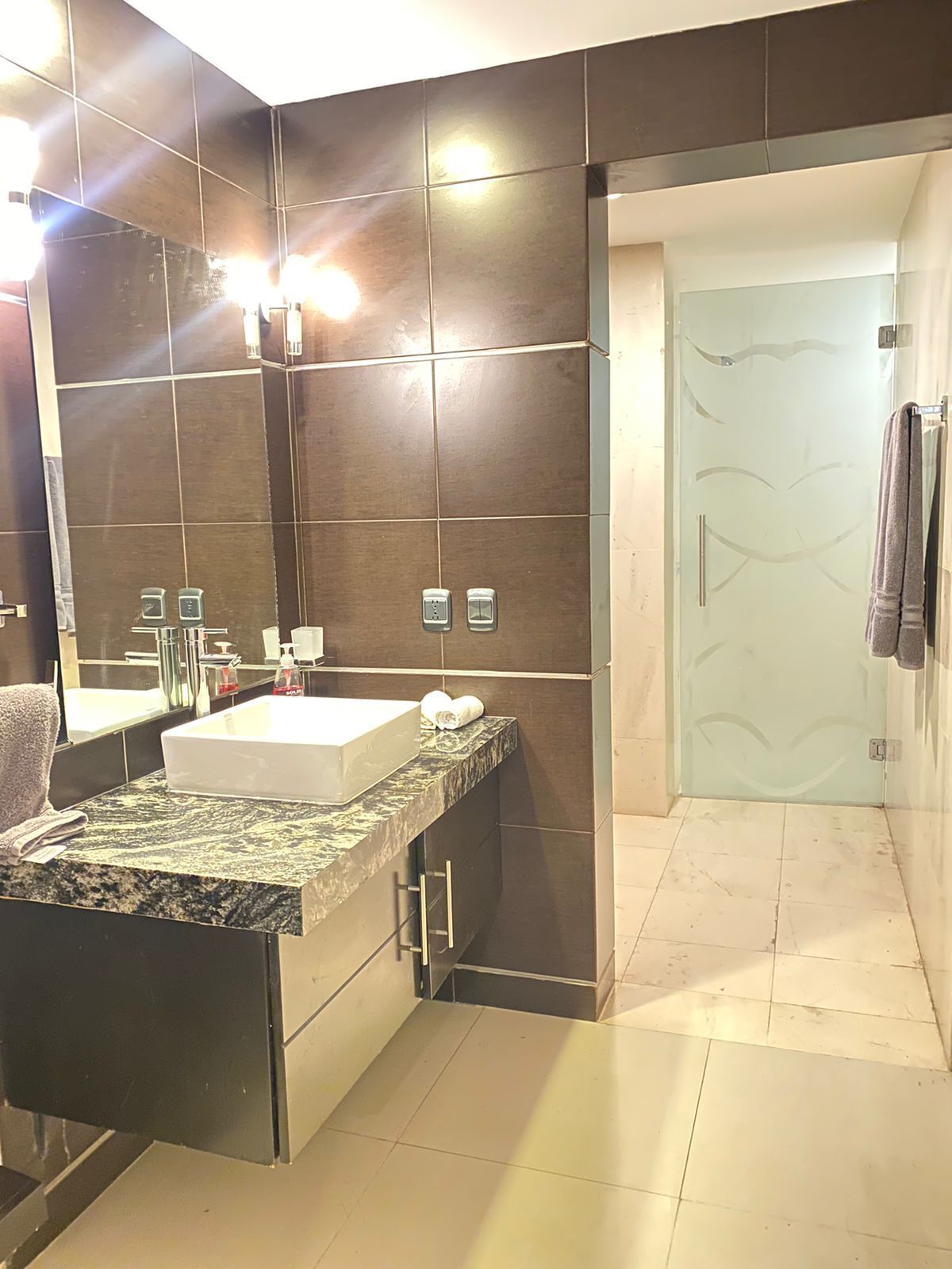 Luxury 3 BR Penthouse w/ Jacuzzi & Infinity Pool