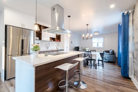 Interior. Nice River & Mountain View+4 Beds+Free parking
