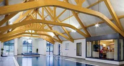 2 Bed - Sleeps 6 - 15min Walk to Beach