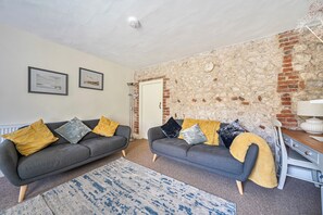 TV, fireplace - A cozy cottage on the North Norfolk coast (King's Lynn)