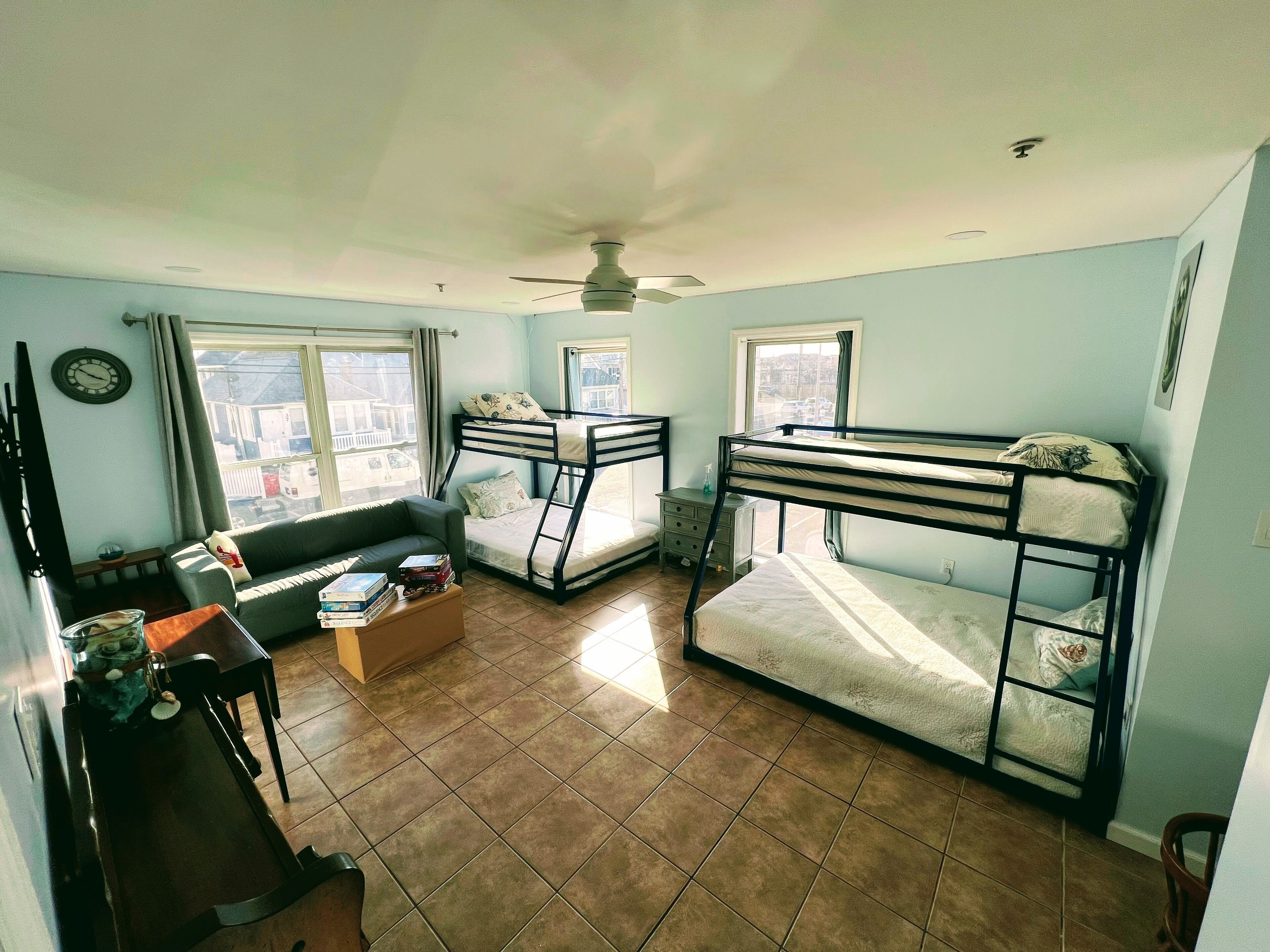Beach condo in the center of Seaside Heights, next to the beach and boardwalk