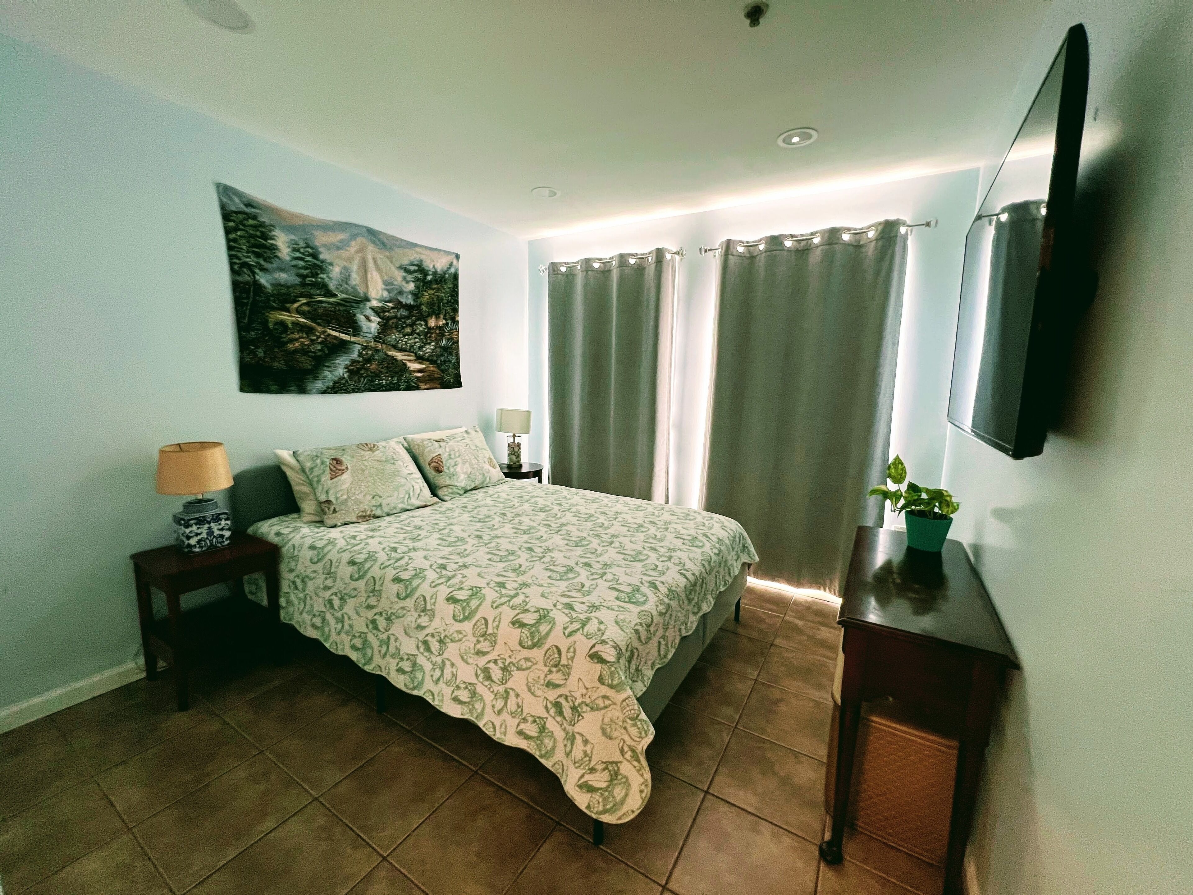 Beach condo in the center of Seaside Heights, next to the beach and boardwalk