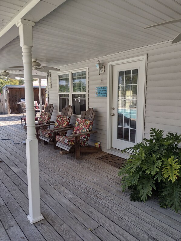 Terrace/patio - 1-bedroom poolhouse w/private heated pool, within 10 miles to 11 distilleries. (Bloomfield)