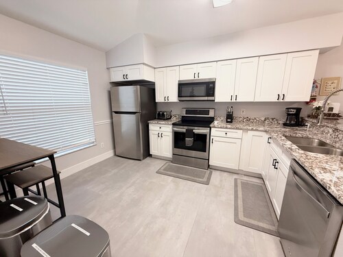 The Den! Private Pool and Pond Views, 5 Miles to Disney