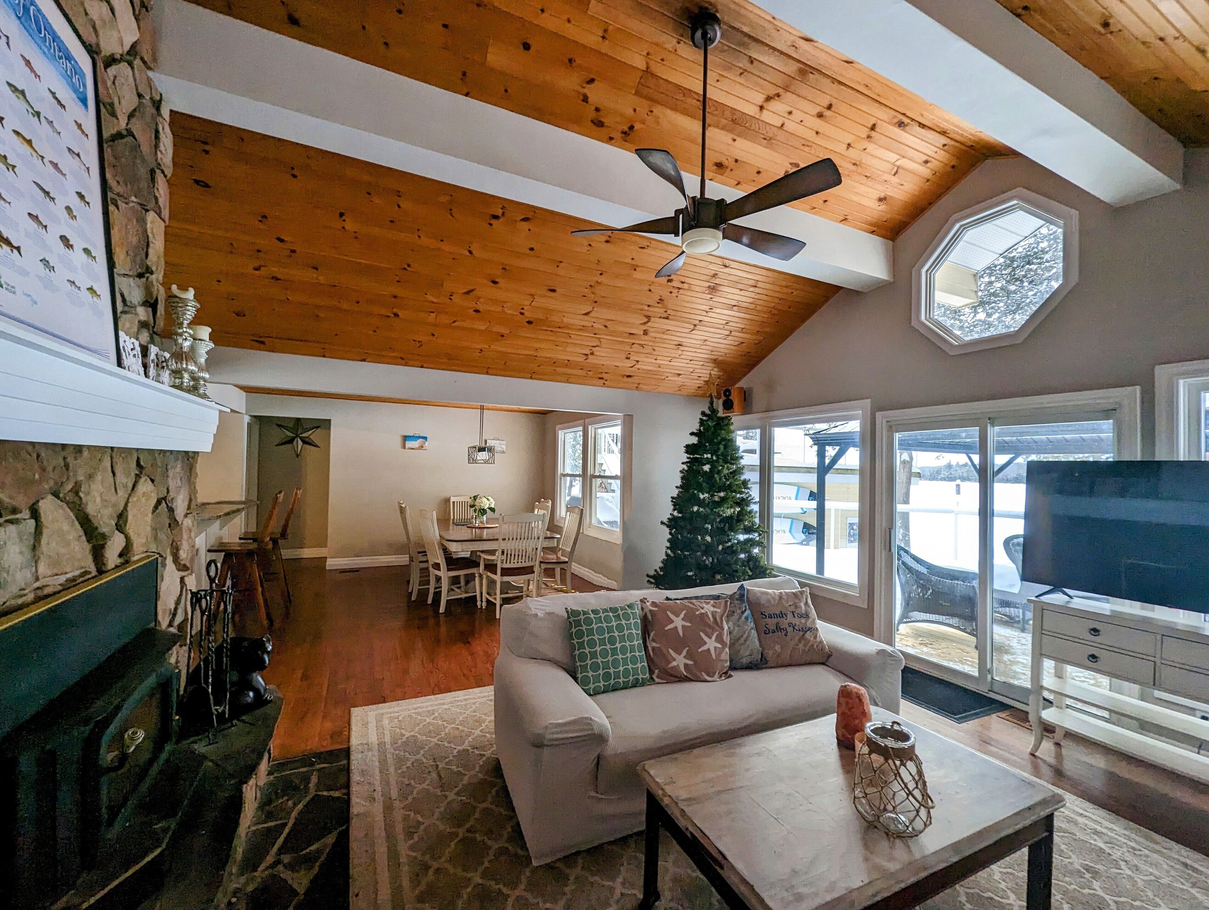 Cozy Escape | 5 Bedroom Kawarthas Cottage | Sauna and Fireplace | 2 hrs from GTA