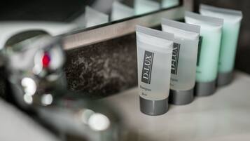 Shower, hair dryer, towels, shampoo