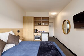 1 bedroom, iron/ironing board, free WiFi, bed sheets