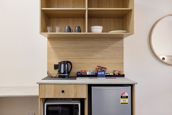 Standard Double Room, 1 Queen Bed | Iron/ironing board, free WiFi, bed sheets
