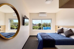 Phòng cơ bản, 1 giường cỡ queen | Bàn ủi/dụng cụ ủi quần áo, truy cập Internet không dây miễn phí 