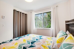 3 bedrooms, internet, bed sheets