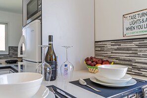 Yhden hengen perushuone, 1 makuuhuone, tupakointi kielletty | Yksityinen keittiö | Täysikokoinen jääkaappi, mikroaaltouuni, liesi, kahvin-/teenkeitin