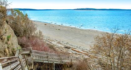 Waterfront home on Saratoga Passage with amazing view, deck & beach access