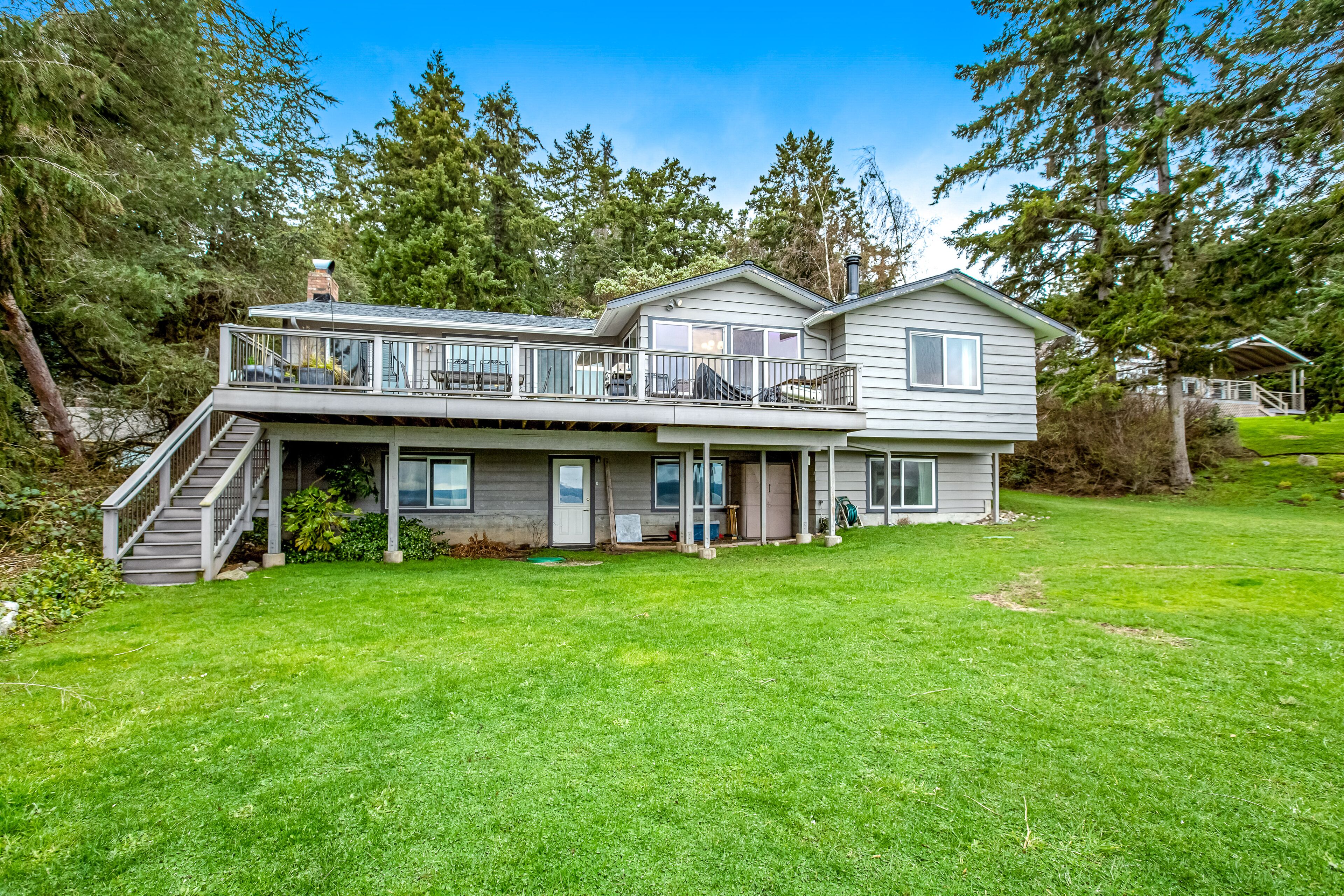 Waterfront home on Saratoga Passage with amazing view, deck & beach access